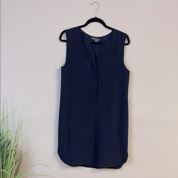 Vince Women’s navy 100% silk shirt Sleeveless dress with pockets size 10 - Picture 2 of 5